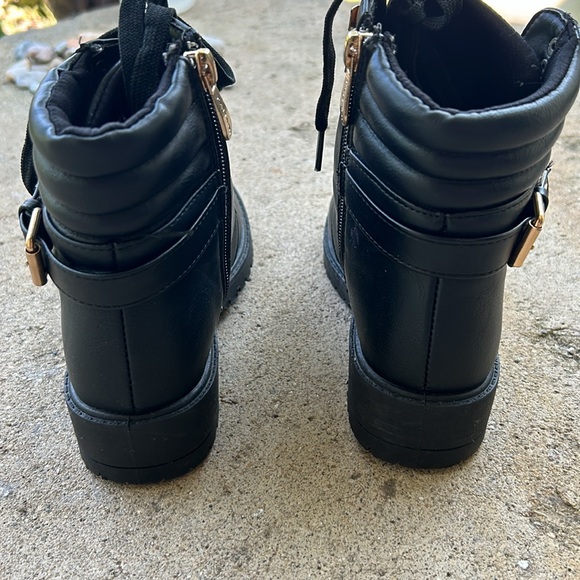 TAHARI girls black combat boot! - Picture 3 of 5